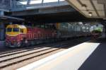 Am 8.12.2011 in Melbourne Southern Cross warten 2 N Class der V-Line auf die Abfahrt.
