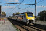 Triebzüge 08191 & 08094 halten im Bhf Heist (Strecke Knokke - Brugge) am 14.