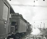 Brssel Nordbahnhof - Eine Belgische Pacific Reihe 10 von 1910  fhrt ab mit einem Zug nach Lttich, Aachen und Kln.