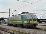 E-Lok 2111 fhrt solo durch den Bahnhof Gent Sint Pieters am 13.09.08.