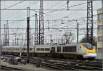 Ein sehr schnutziger Eurostar verlsst am 06.02.2011 den Bahnhof Bruxelles Midi in Richtung London.