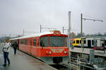 Gribskovbanen (GDS): Ein Dieseltriebzug bestehend aus einem Triebwagen (Ym), einem Zwischenwagen (Yp) und einem Steuerwagen (Ys) hält am 13.