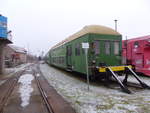 Der Endwagen 50 50 26-12 089-7 der letzten vollständig erhaltenen DR Doppelstockzugeinheit DBv, am 25.01.2020 im Eisenbahnmuseum Arnstadt.