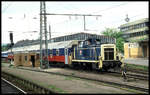 360608 rangiert einen russischen Schlafwagen am 13.5.1995 im HBF Aachen.