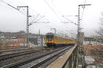 Steuerwagen vorran verlässt das Raillab2 am 12.2.19 Aachen in Richtung Köln, am hinteren Ende schiebt 120 160.