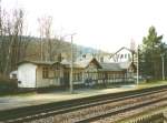 Der Bahnhof Barthmhle am Fusse des Elstertalviadukts war zu DDR-Zeiten als H0-Modell erhltlich, 31.03.02
