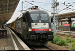 182 518-1 (Siemens ES64U2-018) der Mitsui Rail Capital Europe GmbH (MRCE), vermietet an die LEO Express GmbH, als FLX32623 (FLX 10) nach Stuttgart Hbf steht im Startbahnhof Berlin-Lichtenberg auf