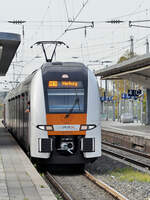 Der Elektrotriebzug 462 083 wartete Ende Oktober 2022 am Hauptbahnhof in Bochum auf die Weiterfahrt.