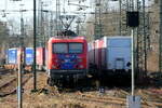 114 006 der WFL wartet auf ihren Einsatz als Verstärkerzug in Emmerich am 12.02.2022
