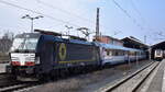 DB Fernverkehr AG [D] mit der BRCE Vectron  X4 E - 638  [NVR-Nummer: 91 80 6193 638-4 D-DISPO] und EC Richtung Polen am 04.03.24 Abfahrt Bahnhof Frankfurt/Oder.