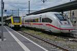 ICE 119 von Dortmund nach Innsbruck mit Tz 9201 (812 212-7) und 622 965 als IRE 31 / 17893 von Überlingen Therme nach Friedrichshafen Hafen am 02.08.2023 in Friedrichshafen Stadt