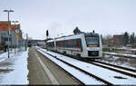 1648 914-7 (Alstom Coradia LINT 41) und ein Schwestertriebzug verlassen den Bahnhof Halberstadt auf Gleis 2.