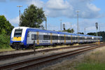 245 215 schiebt am 30.08.2016 die „Married-Pair-Wagen“-Garnitur NOB 81715 nach Hamburg-Altona in den Bahnhof Husum.