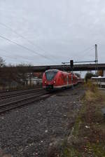 Auf dem Richtungsgleis nach Mönchengladbach werden die Kleineisen gewechselt, darum muss der 1440 825-6 auf dem Richtungsgleis nach Neuss über das Ausweichgleis nach Mönchengladbach