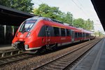 442 129-3 steht am 19.6.2016 als RB23 (RB28845) von Beelitz-Heilstätten nach Potsdam Hauptbahnhof in Potsdam Charlottenhof.