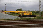 Ein 100 Tonnen Eisenbahnkran in Stralsund.