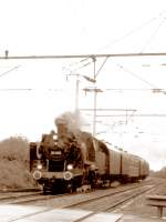 Luxemburg, im Jahr 1974 war die BR 24-009 der Deutschen Reichsbahn mit einem Sonderzug auf dem luxemburgischen Schienennetz zu sehen (zwischen Schifflange und Noertzange).