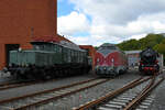 Mitte April 2024 standen im Eingangsbereich des Eisenbahnmuseums in Bochum diese drei Lokomotiven als Vertreter der drei gängigsten Antriebsarten Elektro (E94 080, 1943), Diesel (V 200 017, 1957)