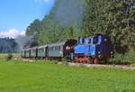 TAG 7 und 70 083 befördern im August 2007 zwischen Schaftlach und Moosrain einen Sonderzug von Holzkirchen nach Tegernsee