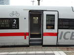 Die Tür von DB Fernverkehr ICE4 (412 009) mit Fahrradabteil am 16.12.17 in Mannheim Hbf 