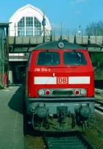 218 174 mit SE 15937 (Reinbek–Aumhle) am 19.04.1999 in Aumhle