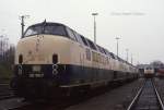 221102 an der Spitze einer langen Lokreihe altgedienter V 200 am 3.3.1988 im  BW Wanne - Eickel.