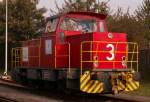 Diese MaK Lokomotive steht bei strahlene Sonnenschein auf dem Gelnde des Solvay Werkes in Rheinberg.