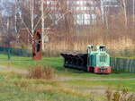 Eine 1960 gebaute Feldbahnlok vom Typ Diema DS 20 ist in der Ausstellung  Wasserkunst Elbinsel Kaltehofe  zu finden.