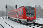 Ende November 2023 fuhr der Dieseltriebzug 612 621 als RE7 am Hauptbahnhof Kempten in Richtung Nürnberg weiter.