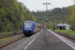 vlexx 622 411 durchfährt den Bahnhof Heimbach(Nahe) zur Fahrt als RB34 nach Baumholder.