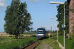 Der LINT-Triebwagen VT 301 der NOB fährt in den Haltepunkt Katharinenheerd ein 🧰 NOB 🚝 St.