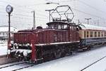 160 009-7 während einer Rangierpause Anfang Januar 1979 im Bahnhof Garmisch-Partenkirchen.