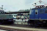 Ein Eindruck von der Feier des BDEF im Hauptbahnhof Stuttgart: DB-Ellok 193 004-9 und daneben eine Ellok der DB-Baureihe 118.