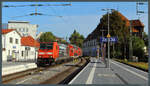 Vorbei am Konzil erreicht 146 235-7  150 Jahre Schwarzwaldbahn  der DB Regio am 08.10.2023 den Bahnhof Konstanz.