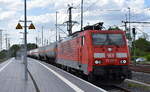DB Cargo AG, Mainz mit ihrer  189 007-8  [NVR-Nummer: 91 80 6189 007-8 D-DB] und einem gemischten Güterzug am 02.05.24 Durchfahrt Bahnhof Leipzig-Thekla.