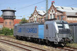 die von RTB Cargo betriebene Railpool 193 816 parkt in Lingen (Ems), 22.08.2023