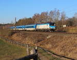 R 615 mit Interjet Wagenpark und CD Vectron 193 bei Kynsperk nad Ohri unterwegs von Cheb nach Prag über Usti nad Labem.