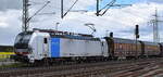RFO - Rail Force One B.V., Rotterdam [NL] mit der Railpool Vectron  6193 134  [NVR-Nummer: 91 80 6193 134-4 D-Rpool] und einem interessanten Güterzug mit bisher nie gesehenen polnischen gedeckten