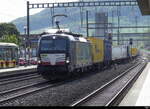 Beacon - Lok 91 80 6 193 712-7 vor Güterzug bei der durchfahrt im Bhf.