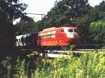 Lok der BR 103 vor einem Interregio bei der Fahrt in Richtung Berlin Zoologischer Garten, aufgenommen bei Wannsee im Jahre 1998.