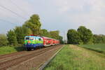 DB Gebrauchtzug 111 074  Hilde  im Touristikzug-Lack fährt am 02.05.2022 mit der RB48-Ersatzgarnitur nach Wuppertal-Oberbarmen durch Bornheim über die linke Rheinstrecke.