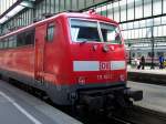 111 163 ist gerade mit ihrem Regionalexpress im Stuttgarter Hauptbahnhof angekommen.