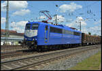 SRI 151 033-8 und Smartrail 212 061-6 am Zugschluss beförderten am 13.05.2024 gemeinsam einen schweren Holzzug durch Würzburg gen Norden.