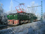 Am 11.12.2004 pendelte Lok 1 der Solvay Werkbahn mit 5 Wagem in Bernburg zwischen dem Steinbruch und dem Sodawerk.
