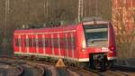 Am 10.12.2016 verlässt 425 048 als RB71 nach Trier Hbf den Bahnhof von Mettlach.