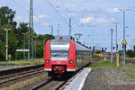 425 008 fährt als S1 nach Schönebeck Bad Salzelmen in Schönebeck ein.