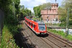 DB 430 135 ist auf der sogenannten Mainbahn unterwegs als S8 von Wiesbaden Hbf nach Offenbach Ost und wird in Kürze die Mainzer Südbrücke erreichen.