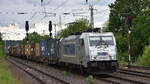 METRANS Rail s.r.o., Praha [CZ]  mit ihrer  386 004-6  [NVR-Nummer: 91 54 7386 004-6 CZ-MT] und einem Containerzug am 07.05.24 Höhe Bahnhof Saarmund.