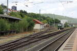 Blick vom Bahnsteig 2 auf die Holzverladestelle im Bahnhof Bad Hersfeld, am 30.07.2023.