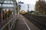 In der Abendstimmung kommt ein Güterzug die Kohlscheider-Rampe hoch in Richtung Aachen-West.